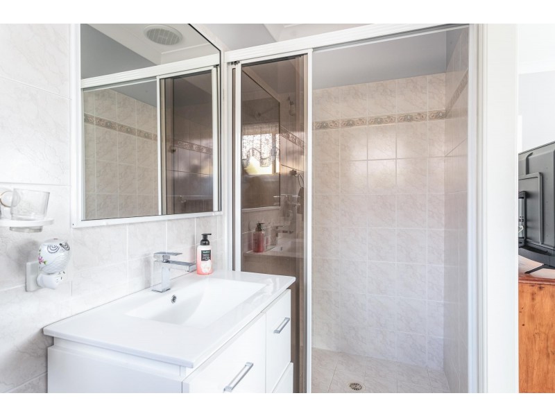 33 Leo Drive, Narrawallee NSW 2539