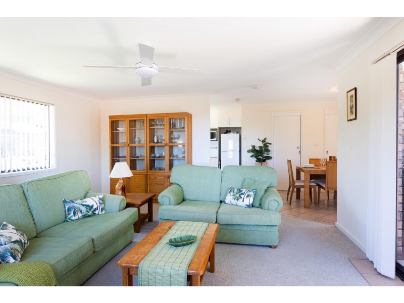 2/30 Clyde Street, Mollymook Beach NSW 2539