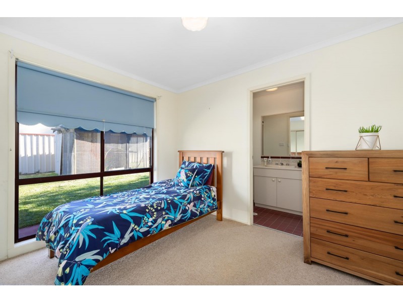 42 Lyra Drive, Lake Tabourie NSW 2539