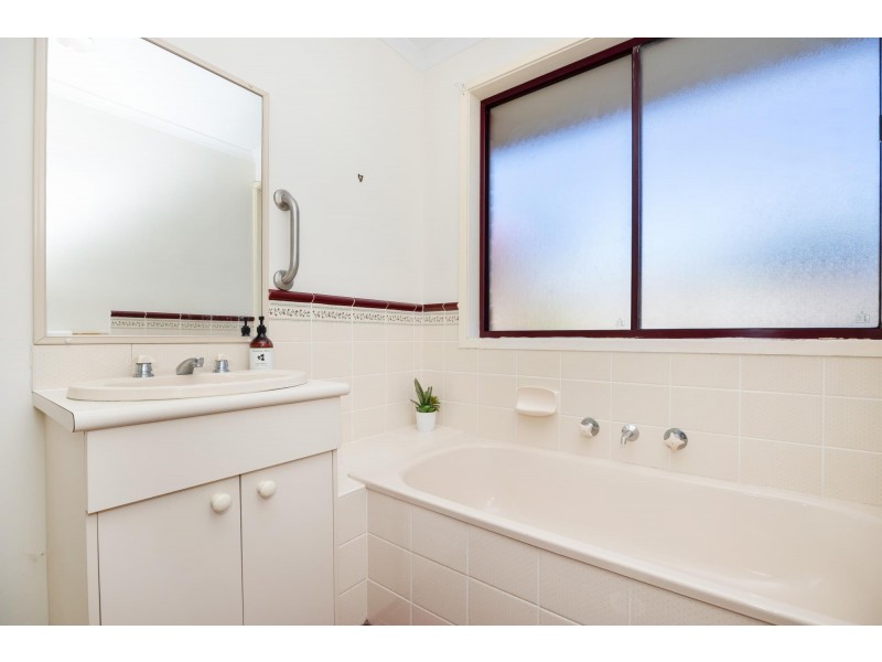 42 Lyra Drive, Lake Tabourie NSW 2539