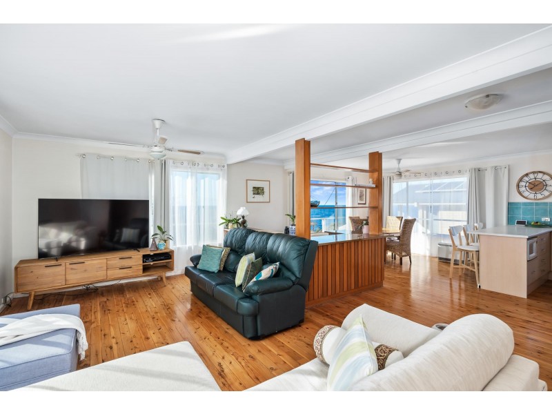 204 Mitchell Parade, Mollymook Beach NSW 2539