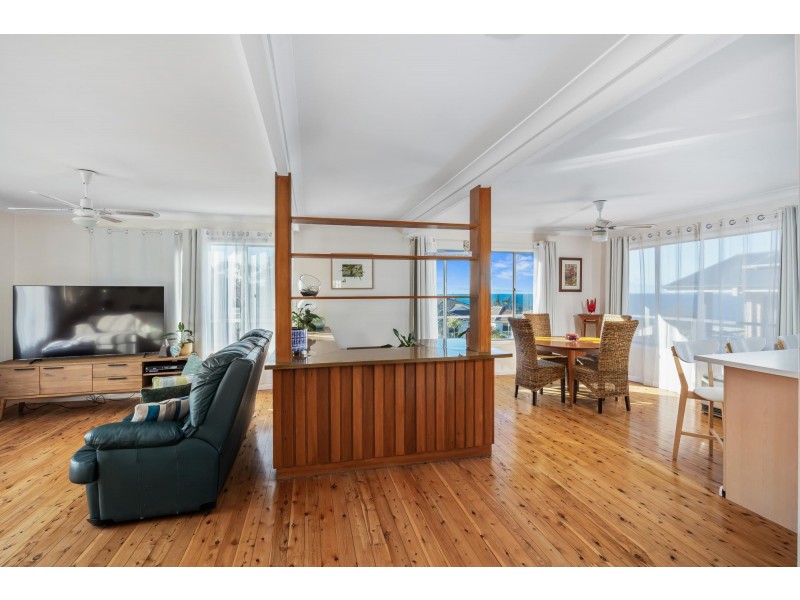 204 Mitchell Parade, Mollymook Beach NSW 2539