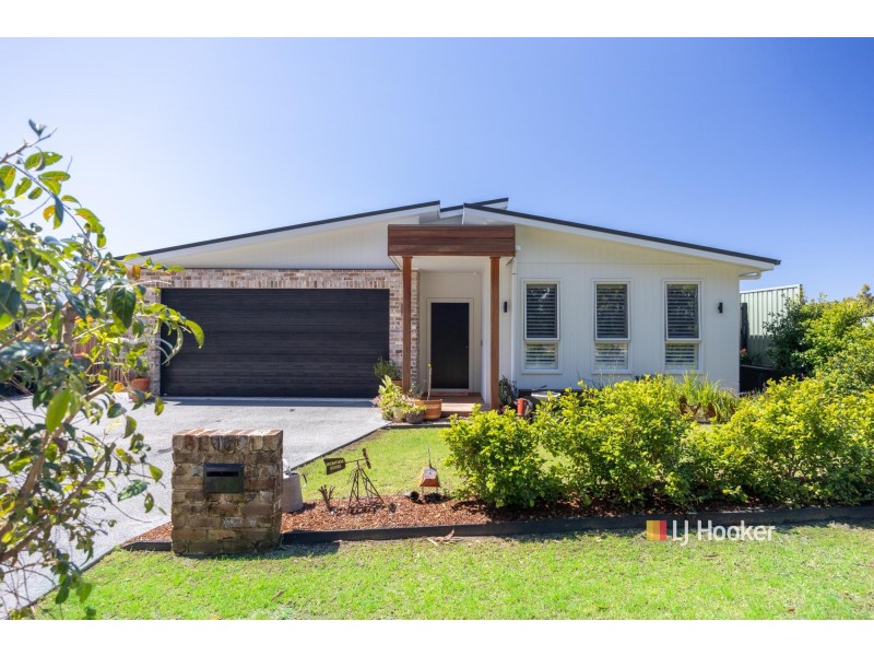 15 Carinya Crescent, Narrawallee NSW 2539