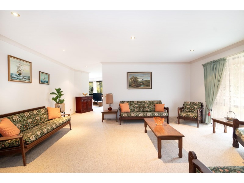 9 James Crescent, Kings Point NSW 2539