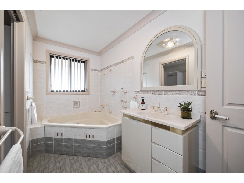 9 James Crescent, Kings Point NSW 2539