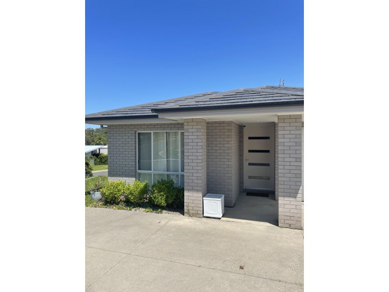 1 Iluka Crescent, Narrawallee NSW 2539
