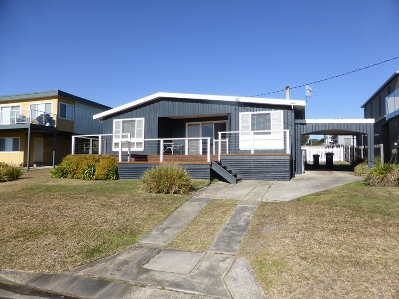 15 Seaside Parade, Dolphin Point NSW 2539