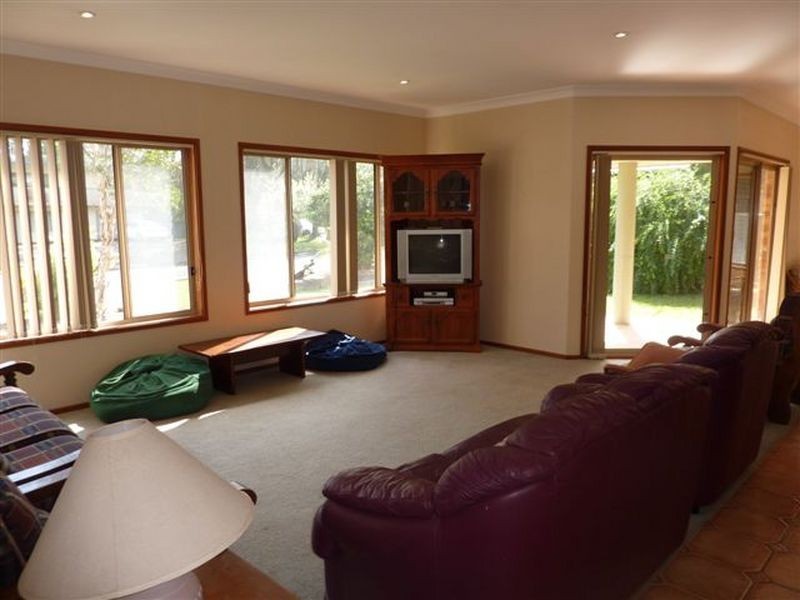 5 Macleay Street, Narrawallee NSW 2539