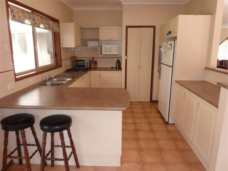 5 Macleay Street, Narrawallee NSW 2539