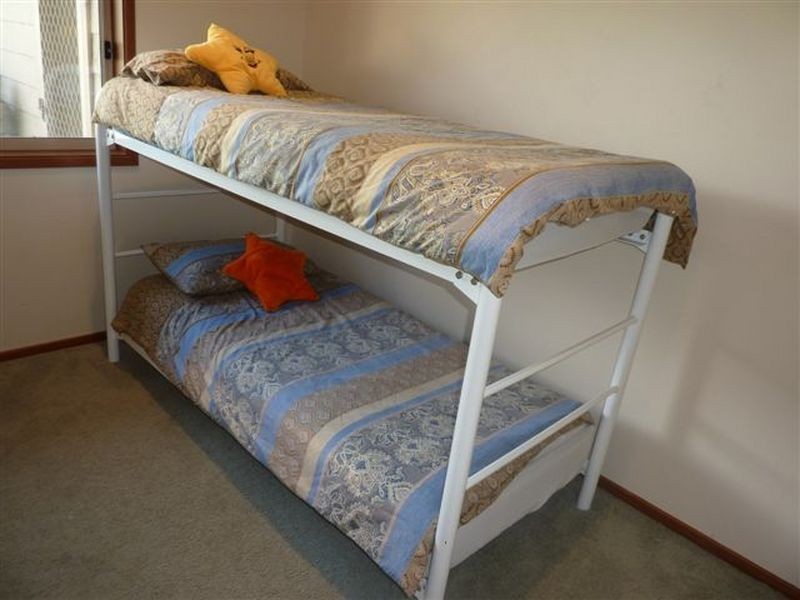 5 Macleay Street, Narrawallee NSW 2539