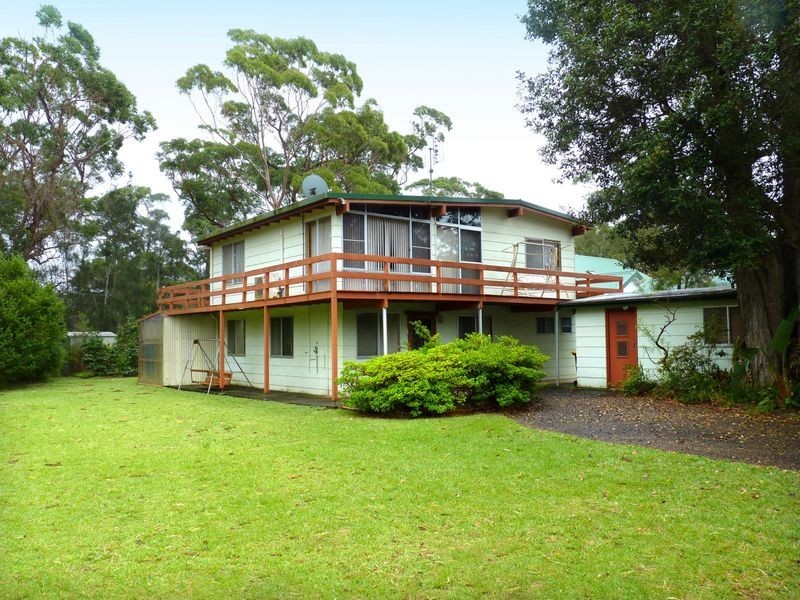 19 Oak Avenue, Lake Tabourie NSW 2539