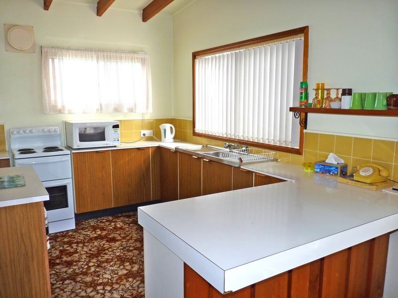 19 Oak Avenue, Lake Tabourie NSW 2539