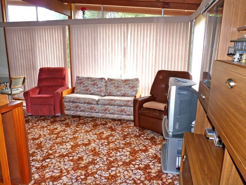 19 Oak Avenue, Lake Tabourie NSW 2539