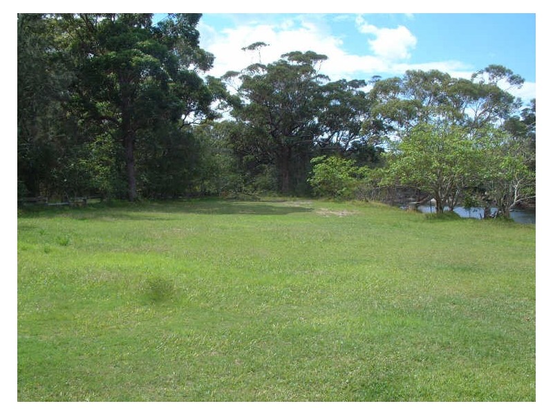 2 Princes Highway, Lake Tabourie NSW 2539