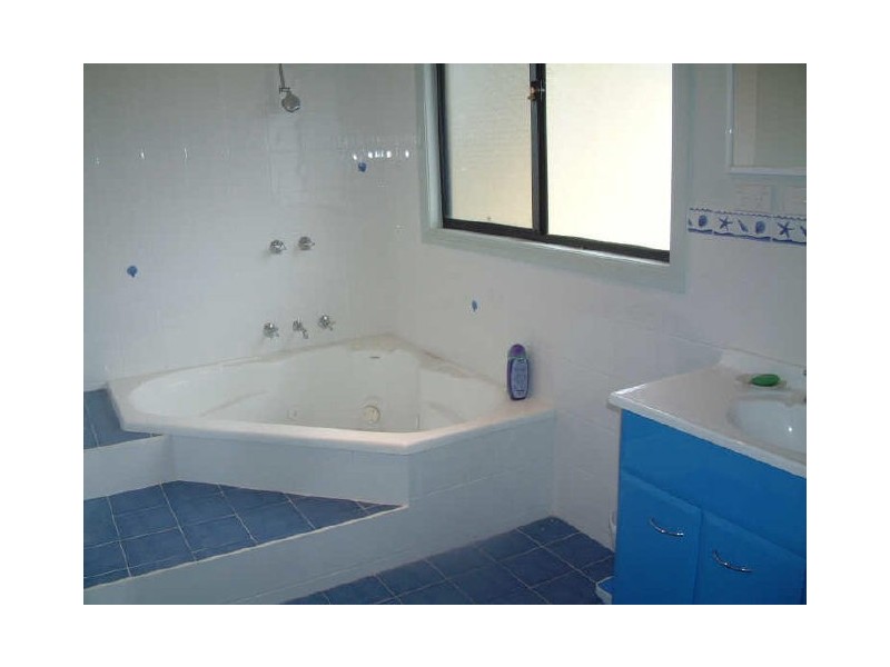 24 Princes Highway, Lake Tabourie NSW 2539