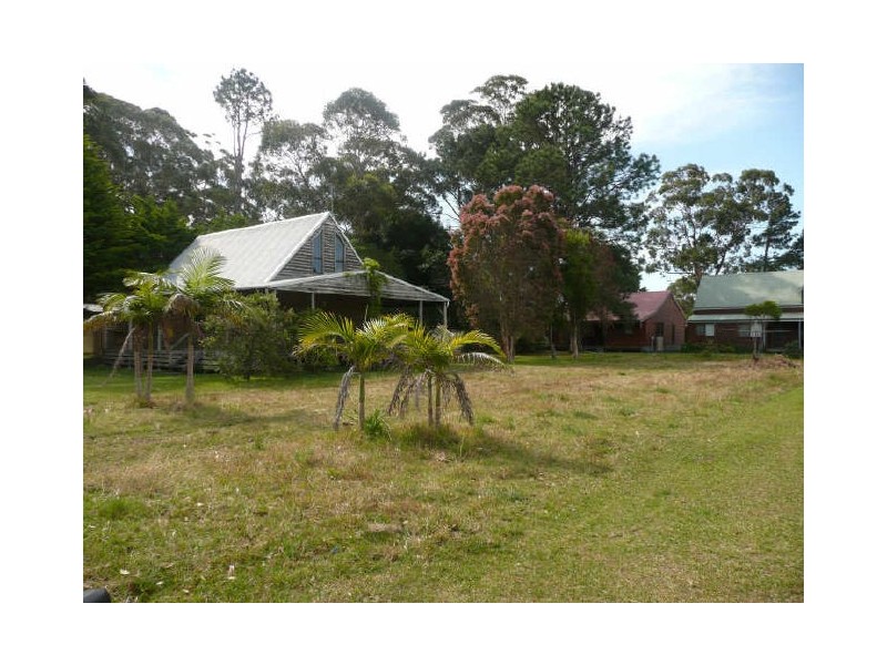 12 Beach Street, Lake Tabourie NSW 2539