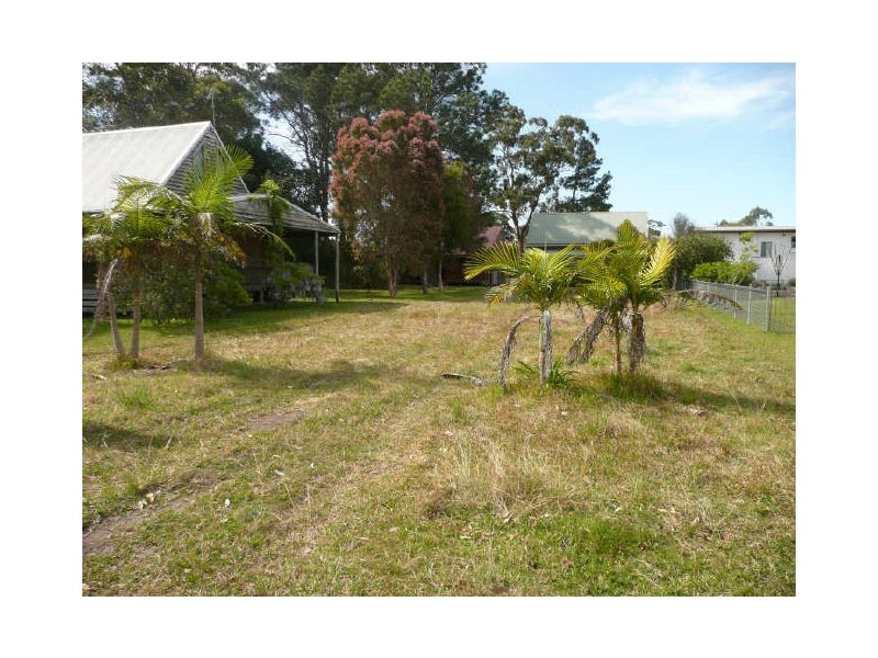 12 Beach Street, Lake Tabourie NSW 2539