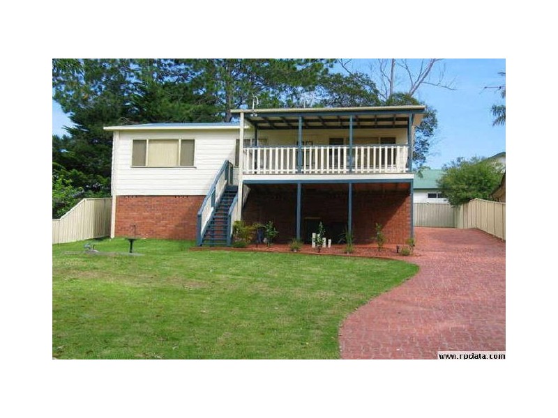 39 River Road, Lake Tabourie NSW 2539