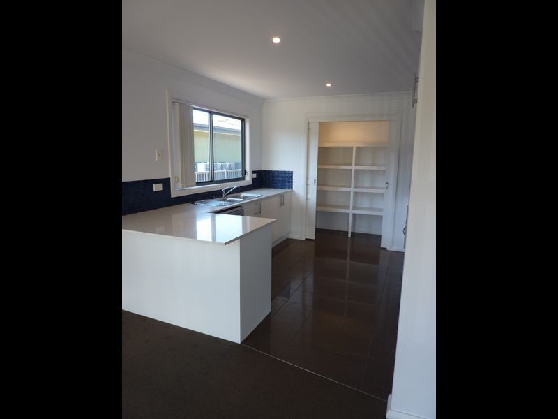 6 Queanbeyan Avenue, Burrill Lake NSW 2539