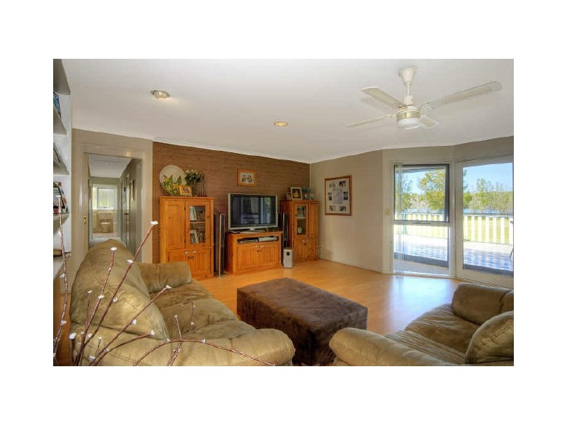 11 Honeysuckle Close, Burrill Lake NSW 2539