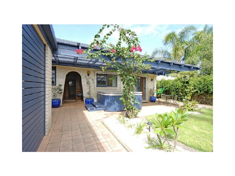11 Honeysuckle Close, Burrill Lake NSW 2539