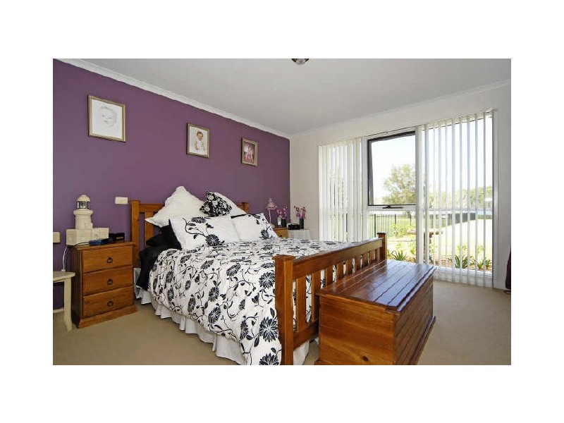 11 Honeysuckle Close, Burrill Lake NSW 2539