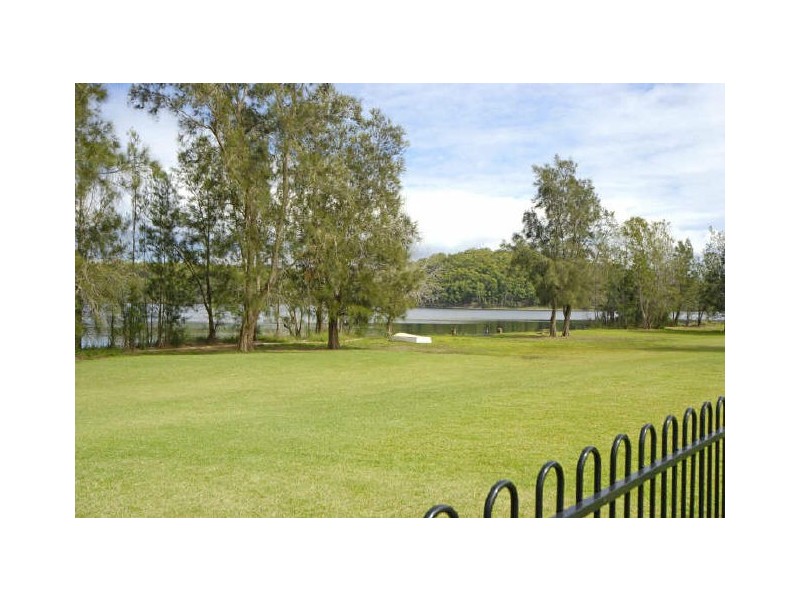 11 Honeysuckle Close, Burrill Lake NSW 2539