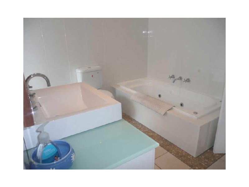 20 Weymouth Road, Lake Tabourie NSW 2539