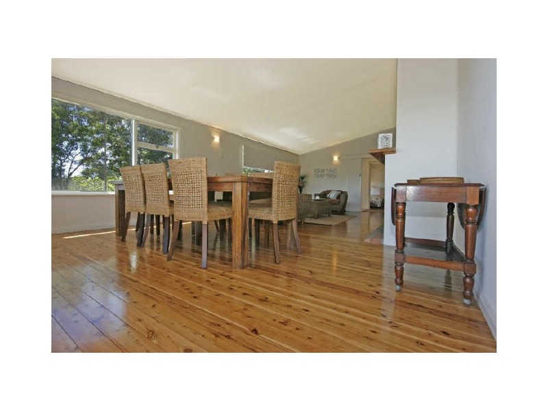 1 Davies Street, Mollymook NSW 2539