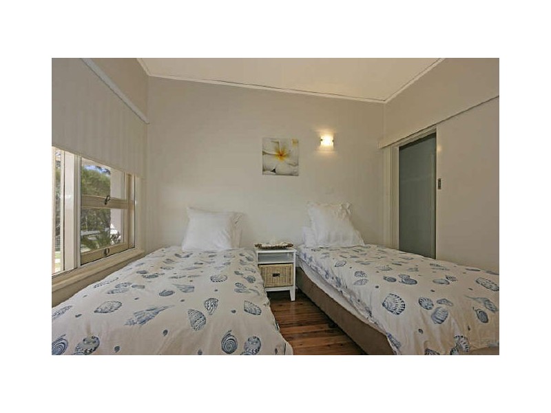 1 Davies Street, Mollymook NSW 2539