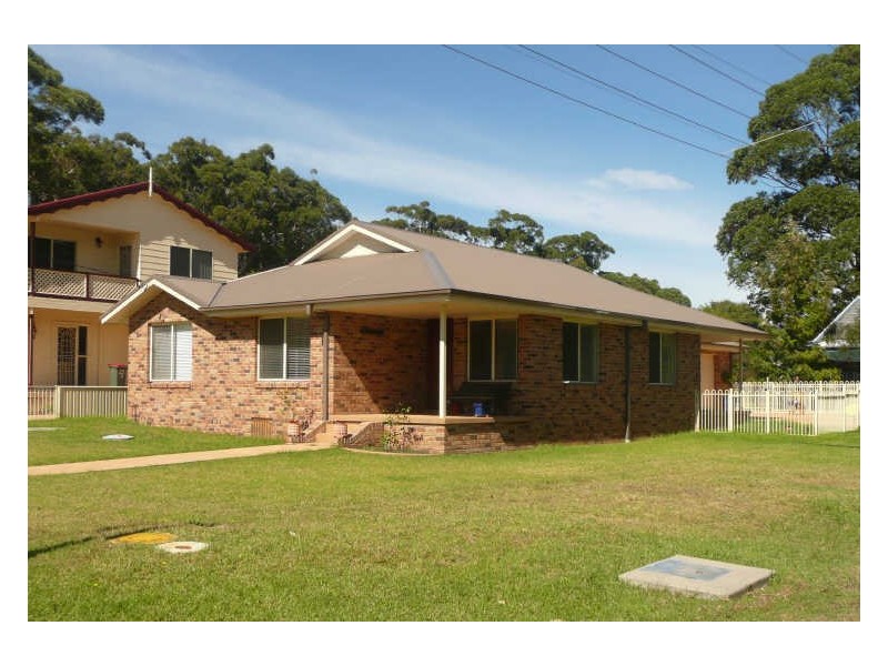 21 Beach Street, Lake Tabourie NSW 2539