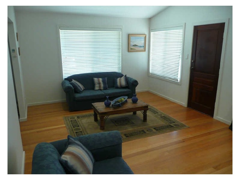 21 Beach Street, Lake Tabourie NSW 2539