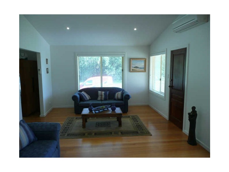 21 Beach Street, Lake Tabourie NSW 2539