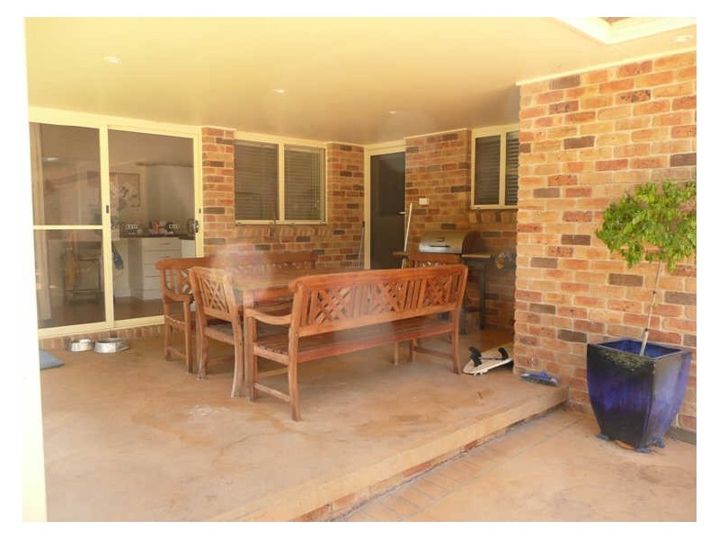 21 Beach Street, Lake Tabourie NSW 2539