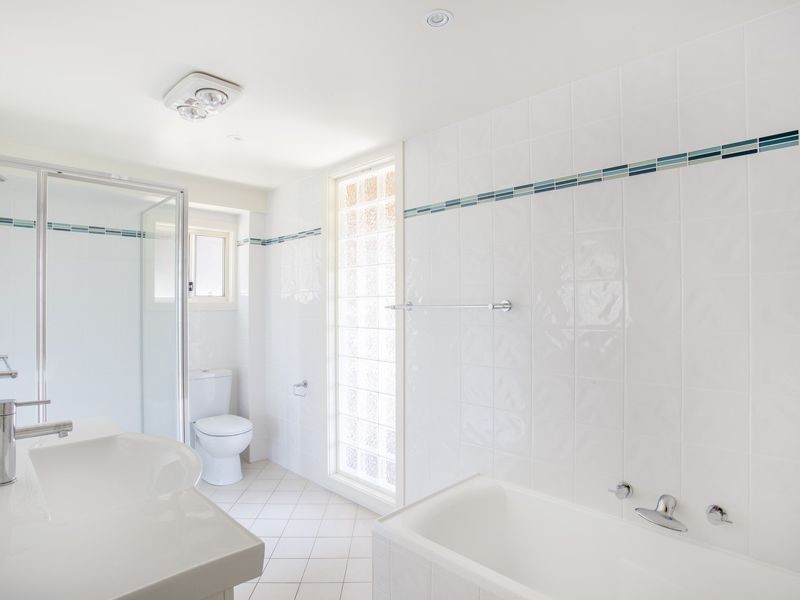 11 Riley Street, Mollymook NSW 2539