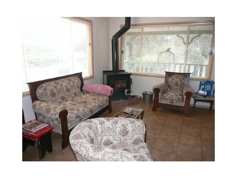 21 River Road, Lake Tabourie NSW 2539