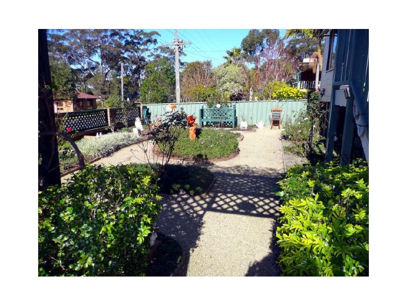 21 River Road, Lake Tabourie NSW 2539