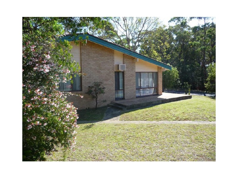 1 South Street, Lake Tabourie NSW 2539