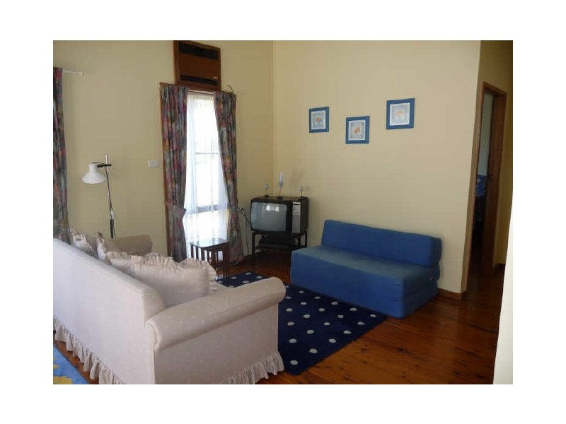 1 South Street, Lake Tabourie NSW 2539