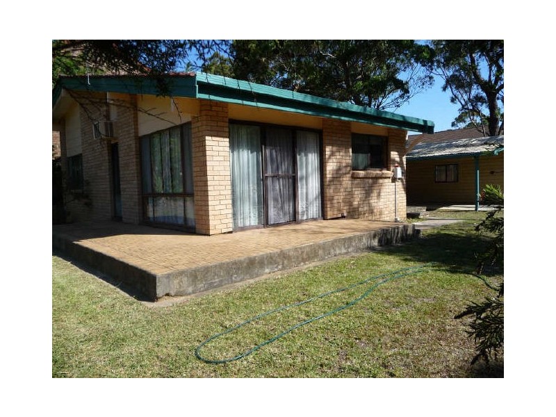 1 South Street, Lake Tabourie NSW 2539