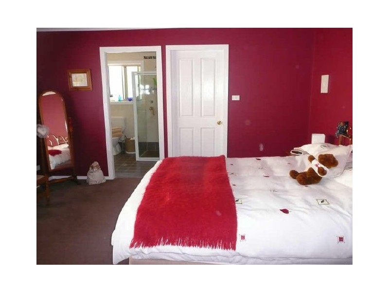 53 Leo Drive, Narrawallee NSW 2539