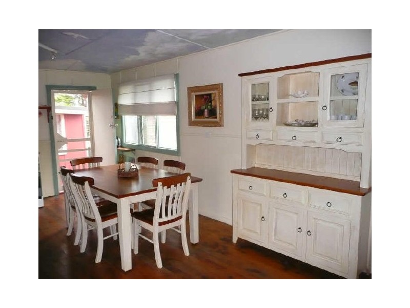 6 Beach Street, Lake Tabourie NSW 2539