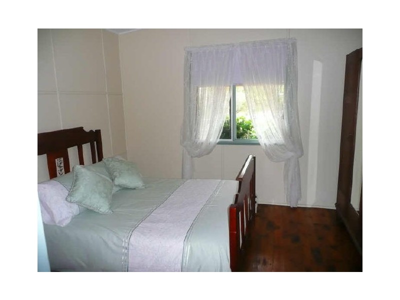 6 Beach Street, Lake Tabourie NSW 2539