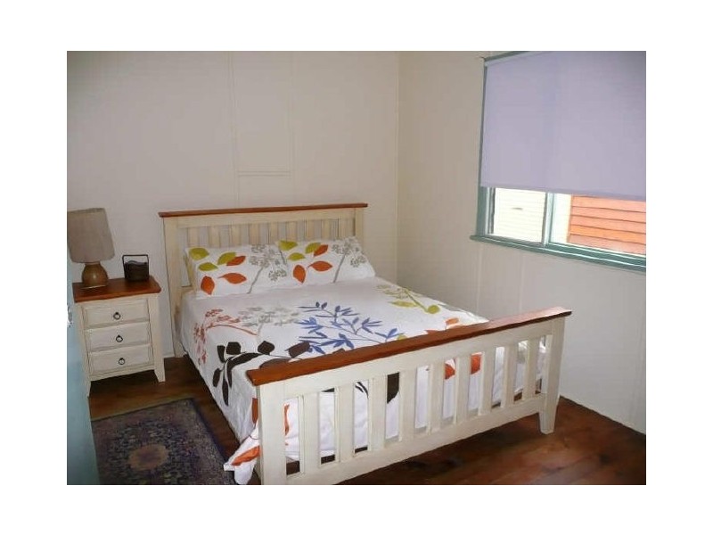 6 Beach Street, Lake Tabourie NSW 2539