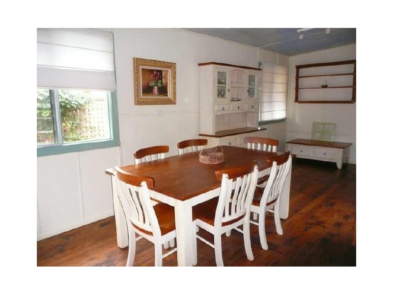 6 Beach Street, Lake Tabourie NSW 2539