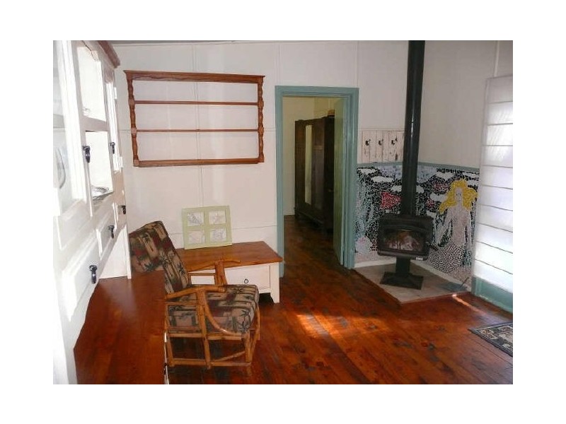 6 Beach Street, Lake Tabourie NSW 2539