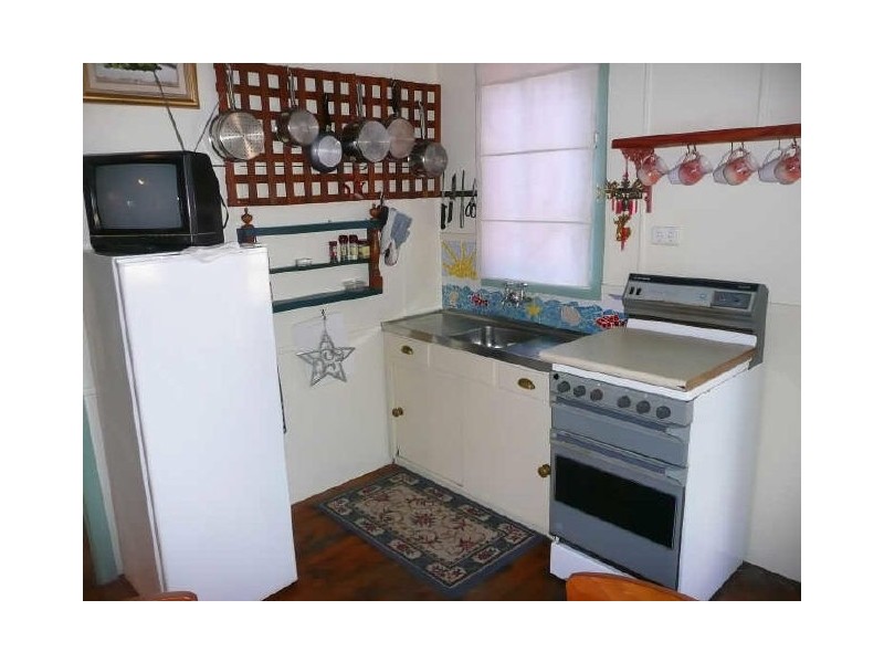 6 Beach Street, Lake Tabourie NSW 2539