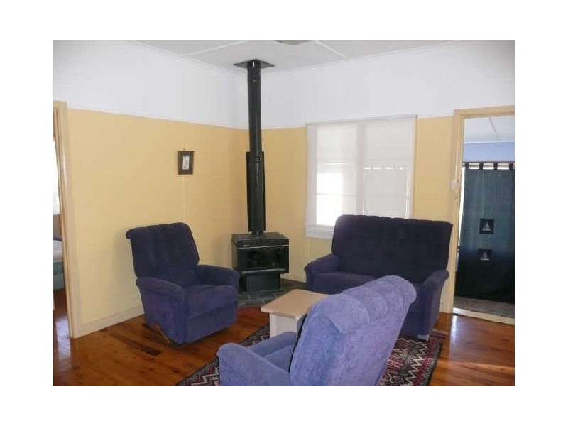 18 Centre St, Lake Tabourie NSW 2539