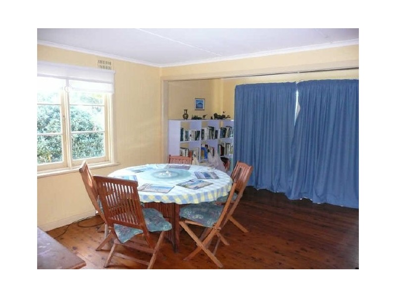 18 Centre St, Lake Tabourie NSW 2539