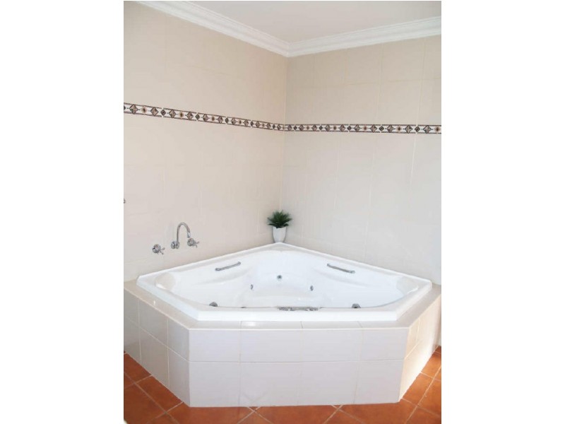 12 Ireland Street, Burrill Lake NSW 2539